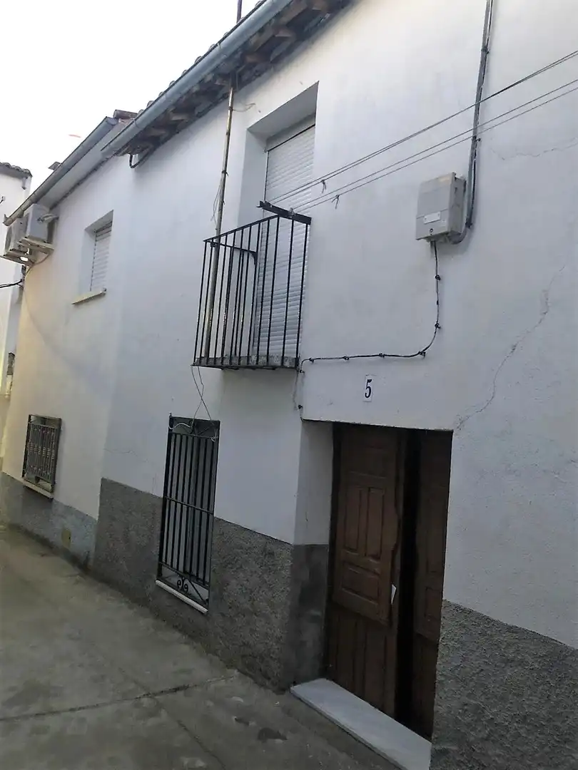 Vista exterior de Finca rústica en venda en Aldeanueva del Camino amb Traster i Balcó
