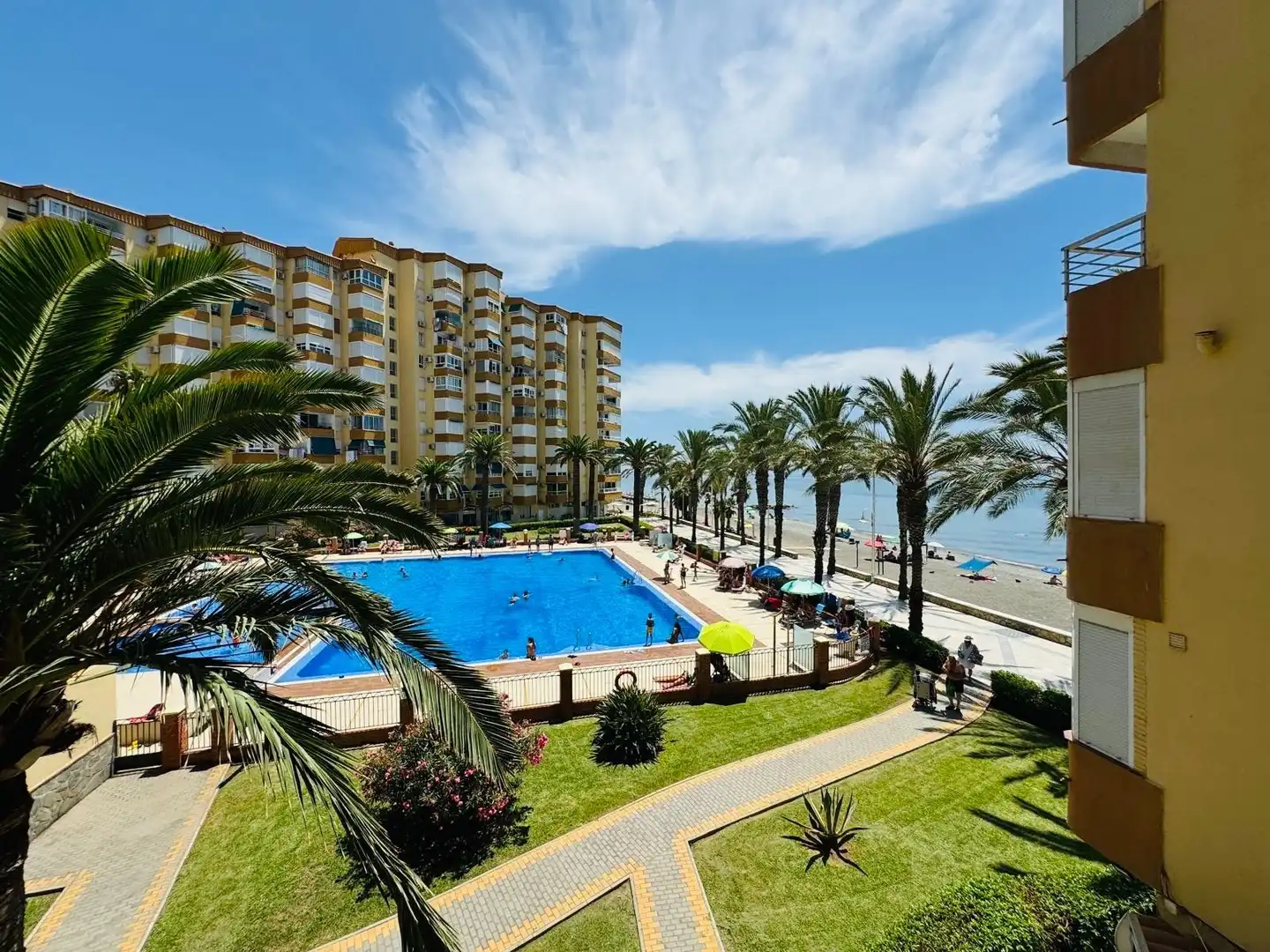 Piscina de Pis en venda en Algarrobo amb Piscina comunitària