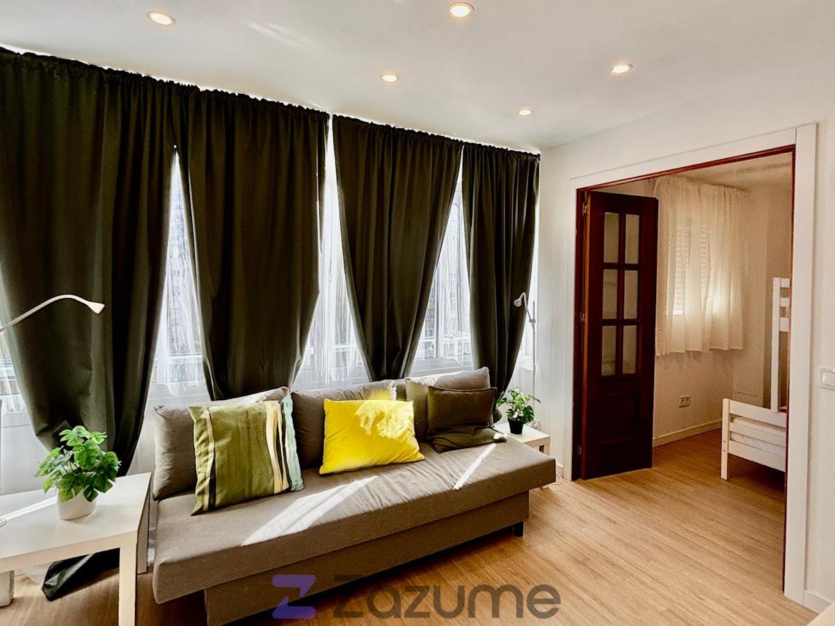 Flat to rent in C. Hoyo, Manantiales - Estación de Autobuses