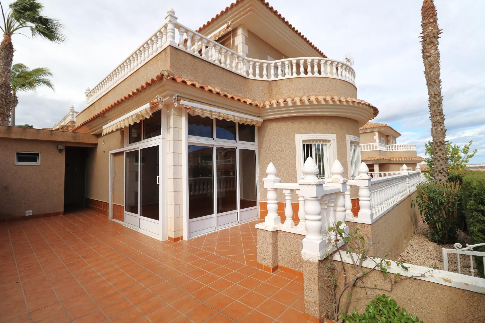 Exterior view of House or chalet for sale in Torrevieja  with Air Conditioner, Private garden and Terrace