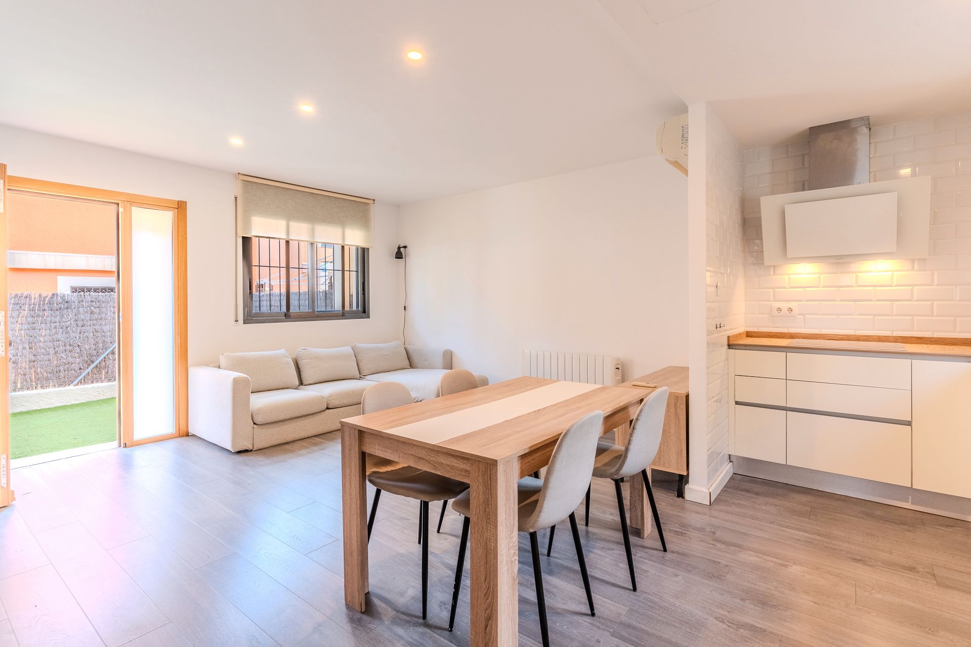 Sala d'estar de Casa o xalet en venda en Mont-roig del Camp amb Aire condicionat, Calefacció i Jardí privat