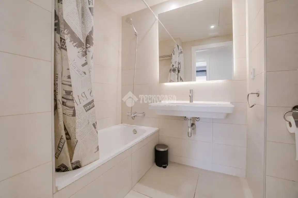 Baño de Piso en venta en L'Hospitalet de Llobregat con Trastero
