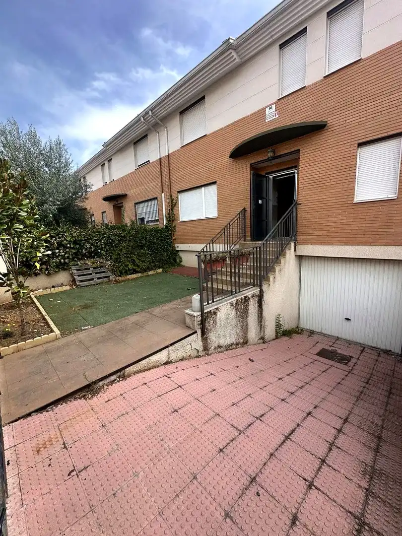 Adossat amb piscina en venda a Calle Pablo Sorozábal