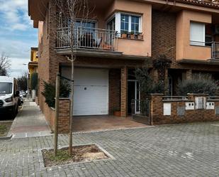 Exterior view of Single-family semi-detached for sale in Manlleu  with Heating, Private garden and Terrace