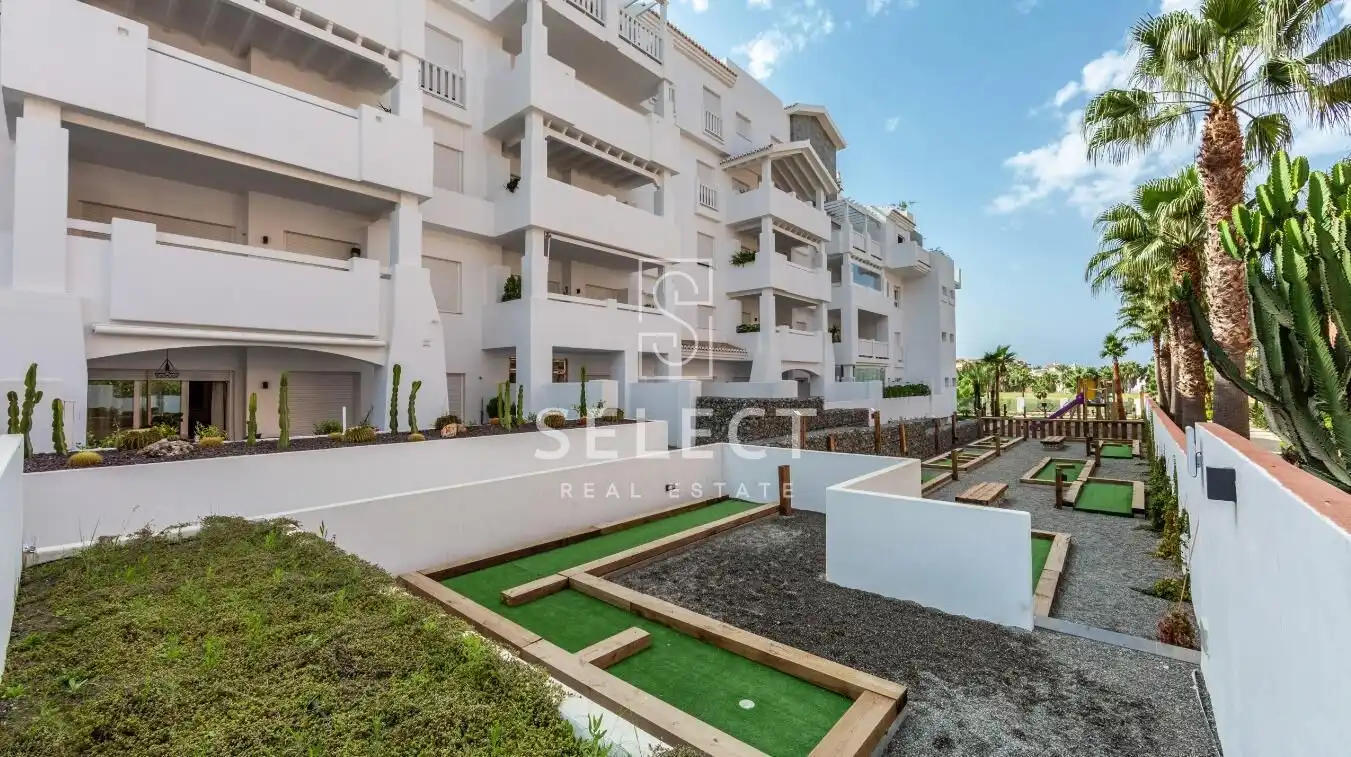 Vista exterior de Apartamento en venta en Motril con Aire acondicionado, Calefacción y Jardín privado