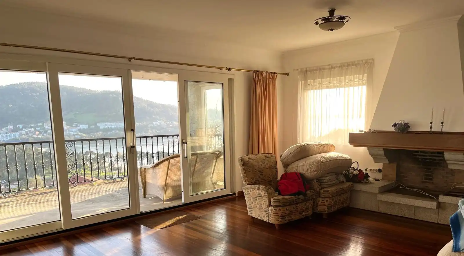 Sala d'estar de Casa o xalet en venda en Cabanas amb Calefacció, Jardí privat i Parquet