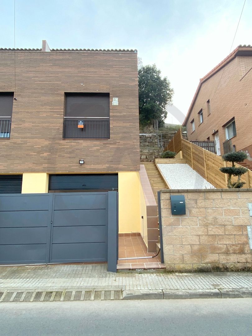 Vista exterior de Casa o chalet en venta en Terrassa con Aire acondicionado, Calefacción y Parquet