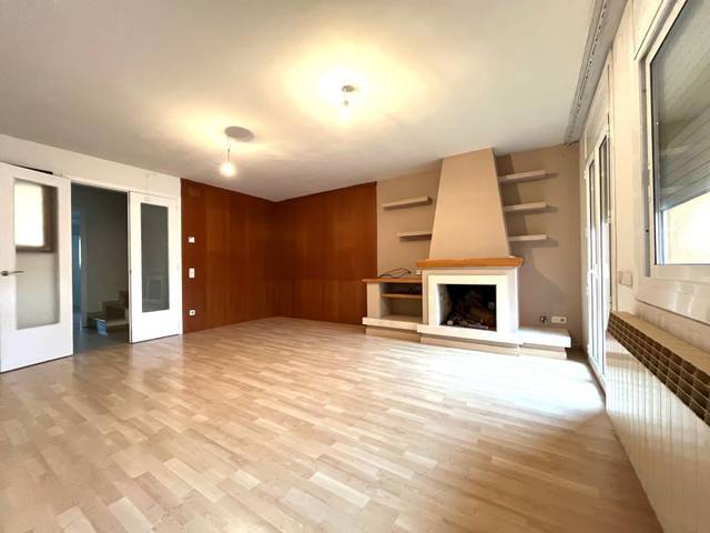 Casa adosada en Venta en Centre