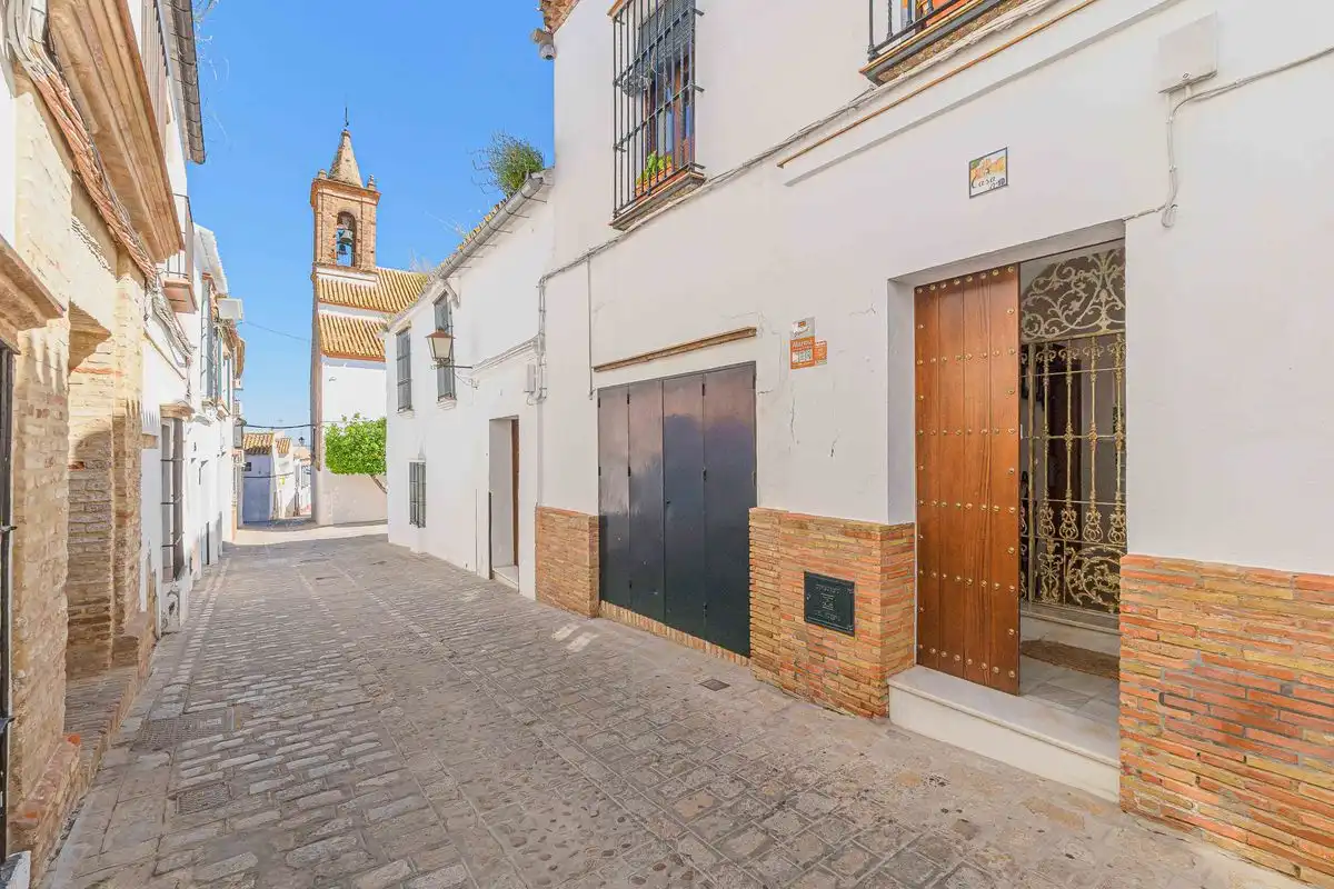 Casa adosada en venda a C. San Teodomiro, Carmona