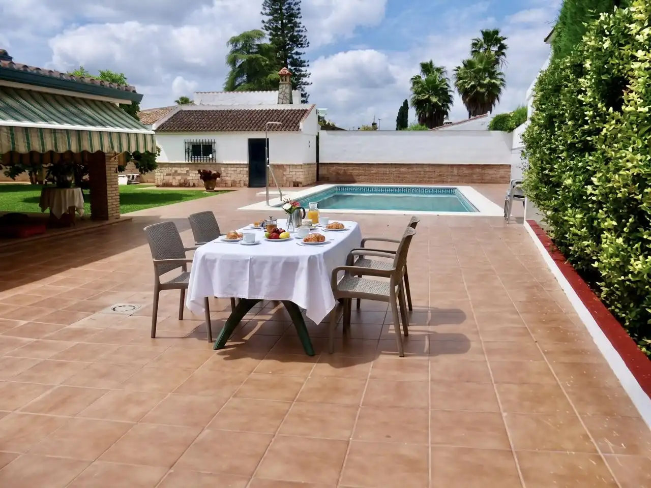 Terrassa de Casa o xalet en venda en Espartinas amb Aire condicionat, Jardí privat i Terrassa