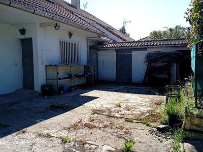Exterior view of House or chalet for sale in Valdemaqueda  with Private garden