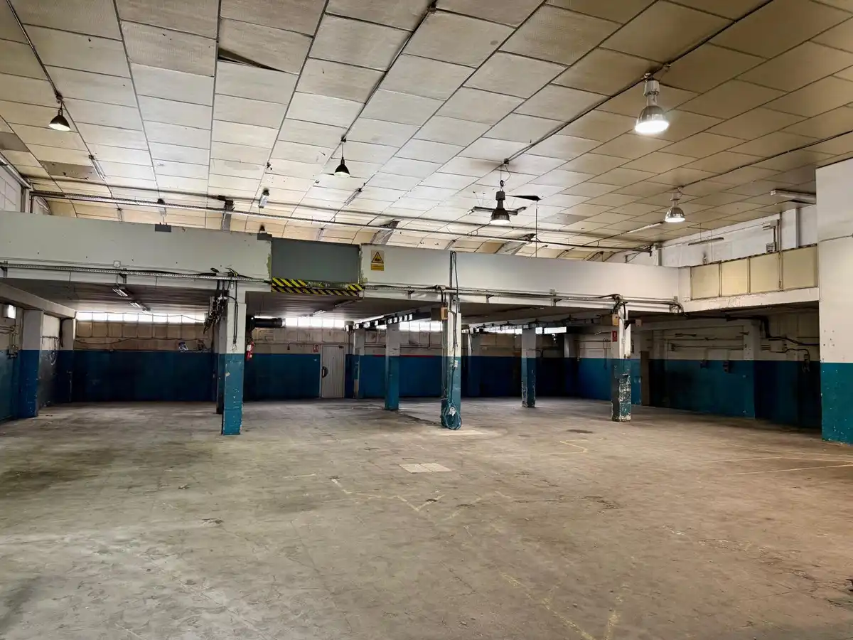 Industrial buildings for rent in Centre