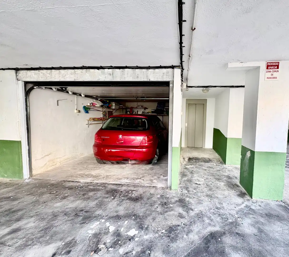 Aparcament de Apartament en venda en Salobreña amb Jardí privat, Terrassa i Moblat