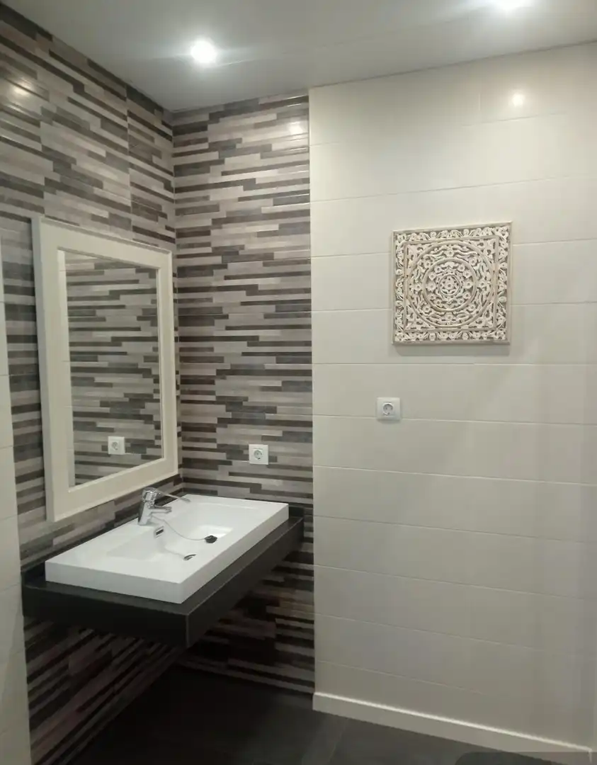 Badezimmer von Geschaftsraum zur Miete in Córdoba mit Klimaanlage