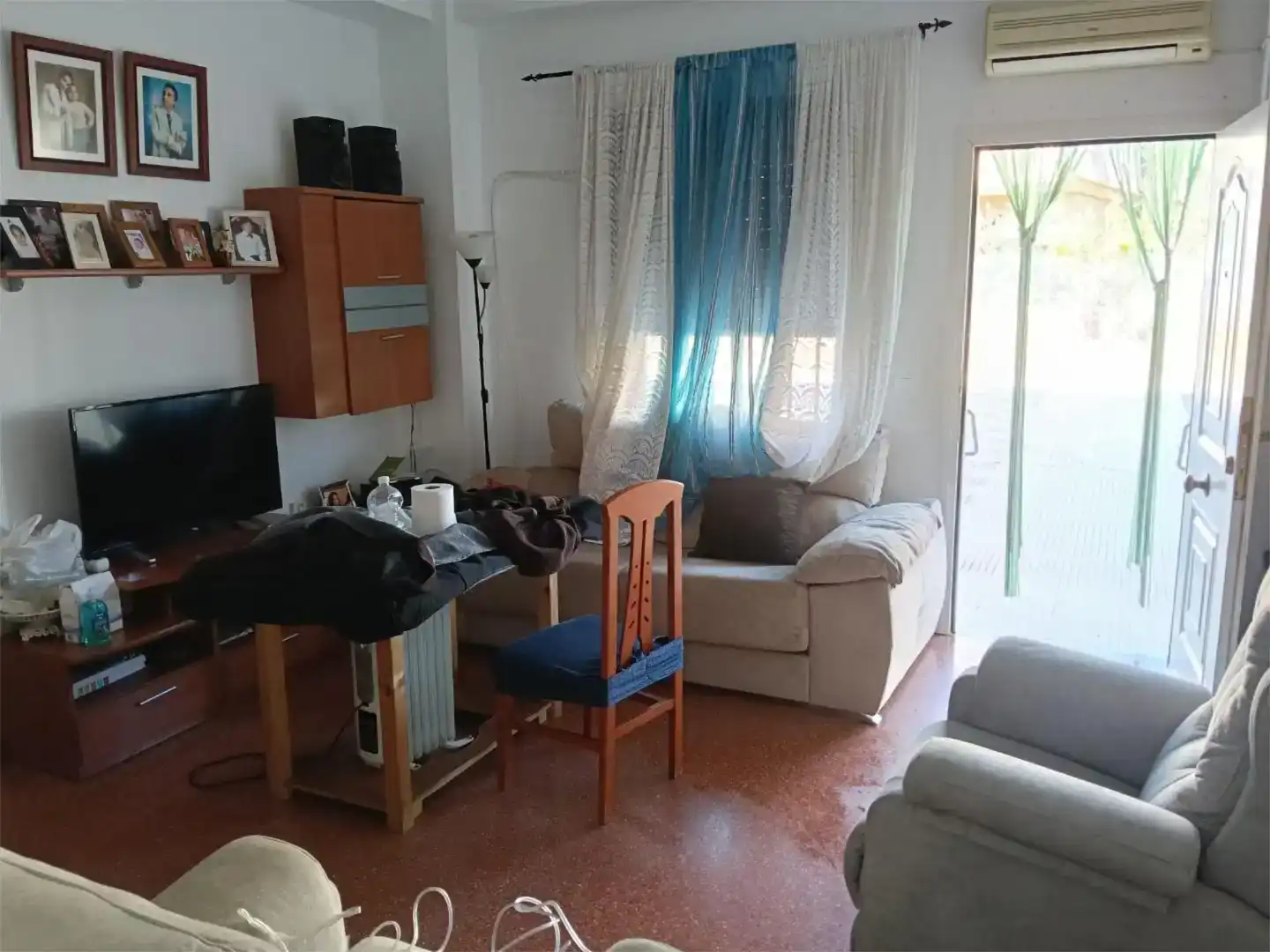 Sala d'estar de Planta baixa en venda en Trigueros amb Aire condicionat i Moblat