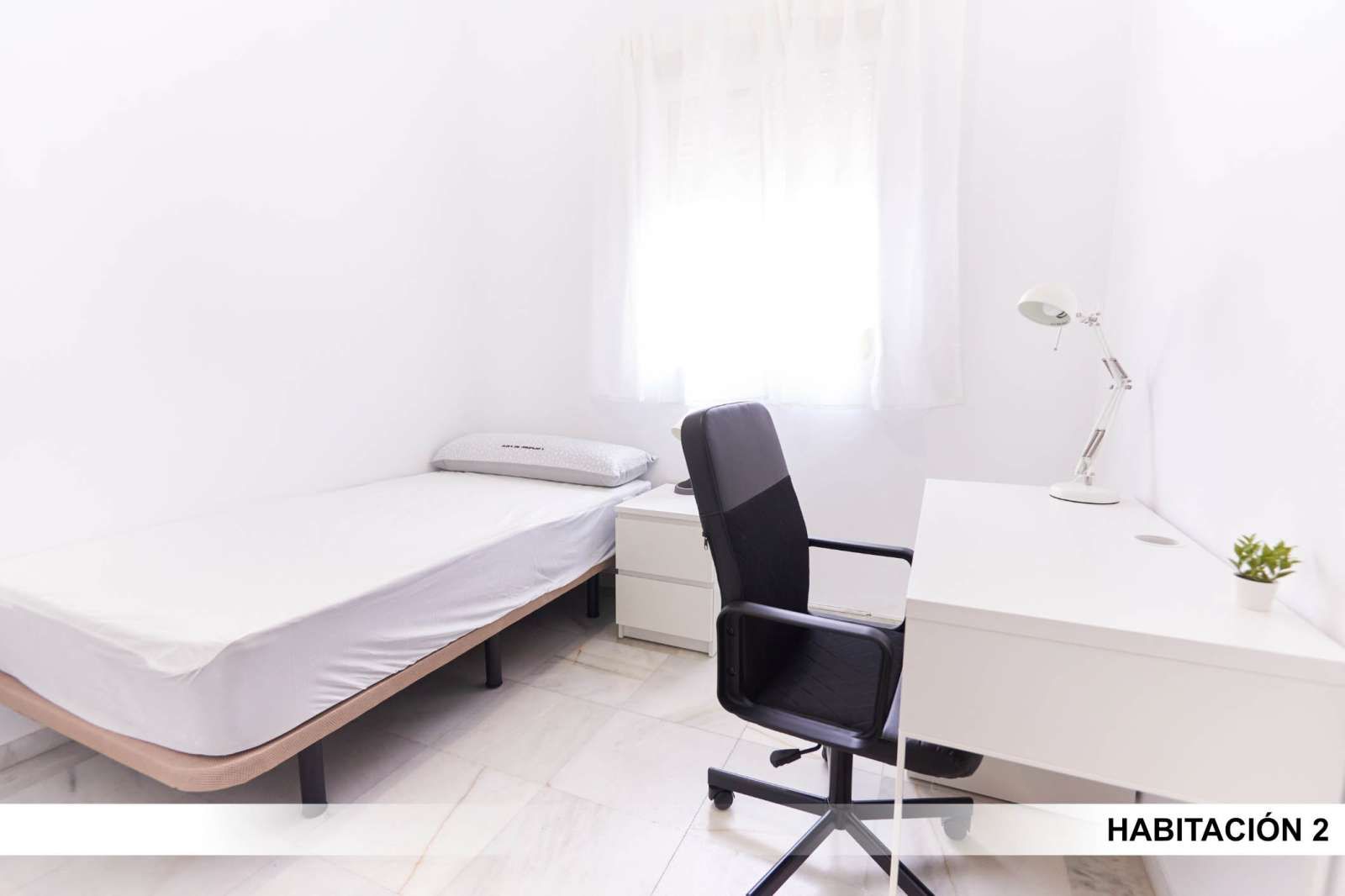 Bedroom of Flat to share in  Sevilla Capital  with Air Conditioner, Heating and Terrace