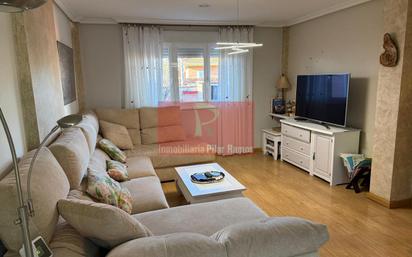 Living room of Single-family semi-detached for sale in León Capital   with Heating, Private garden and Terrace