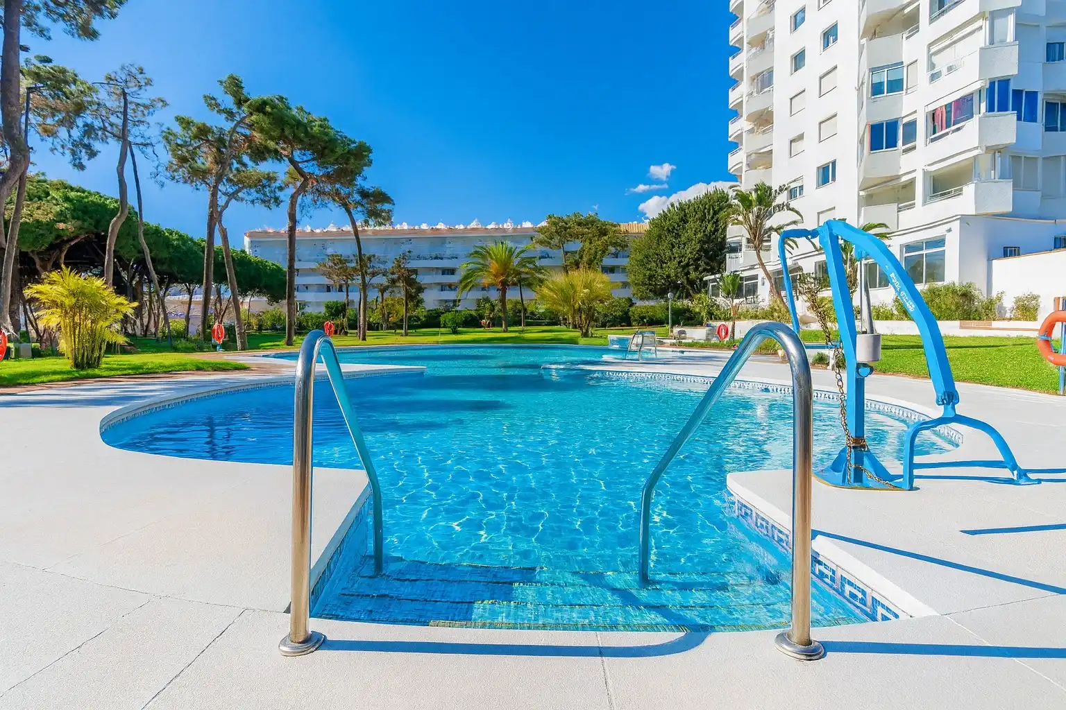 Schwimmbecken von Wohnung zum Verkauf in Mijas mit Klimaanlage, Möbliert und Waschmaschine
