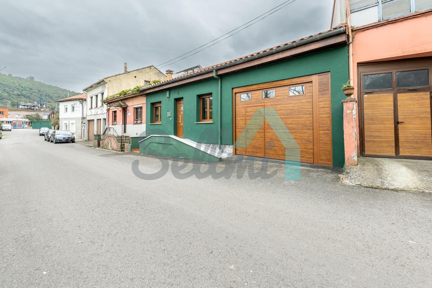 Exterior view of Single-family semi-detached for sale in Oviedo   with Air Conditioner and Private garden