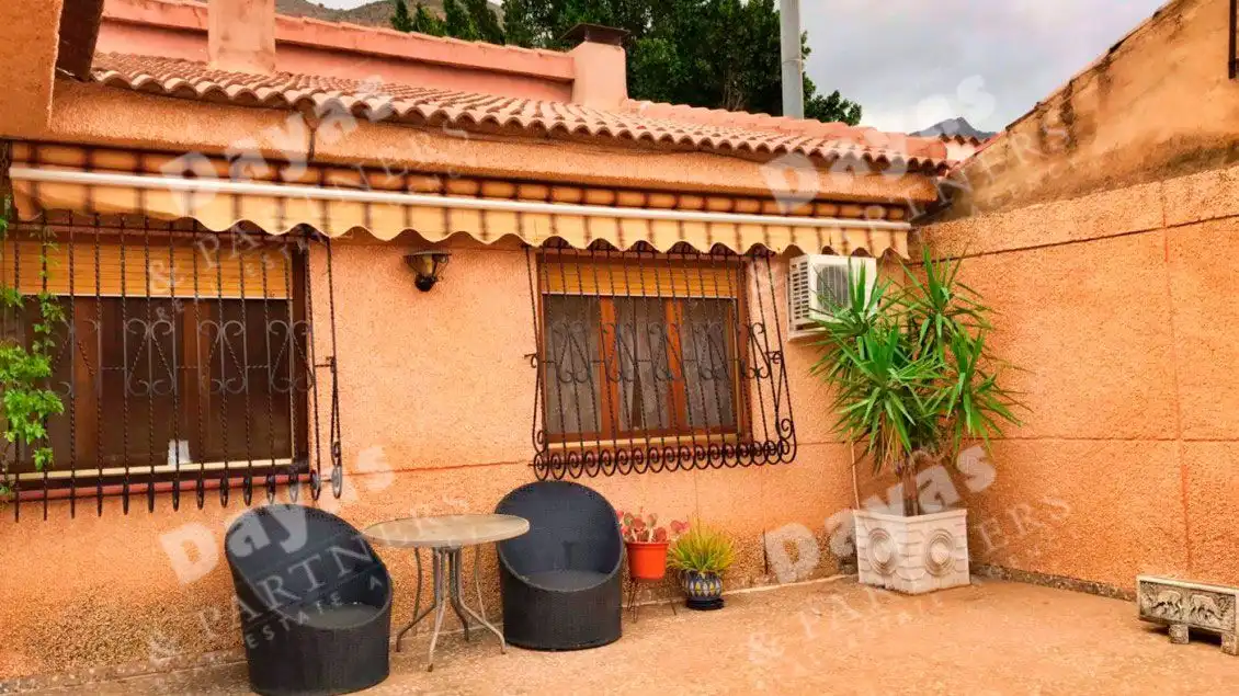 Vista exterior de Casa o xalet en venda en Orihuela amb Aire condicionat
