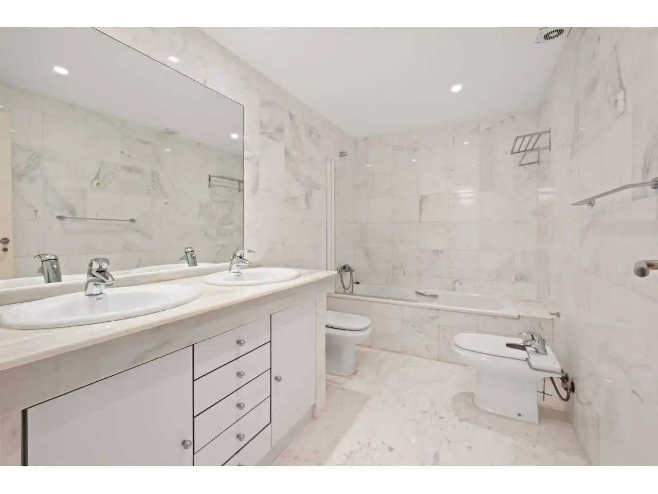 Baño de Loft en venta en Ojén con Aire acondicionado, Calefacción y Jardín privado