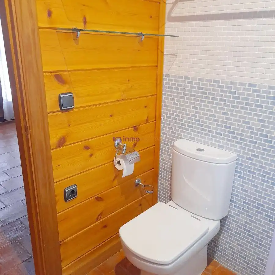 Bany de Casa o xalet en venda en Valdepeñas amb Calefacció, Piscina i Jacuzzi