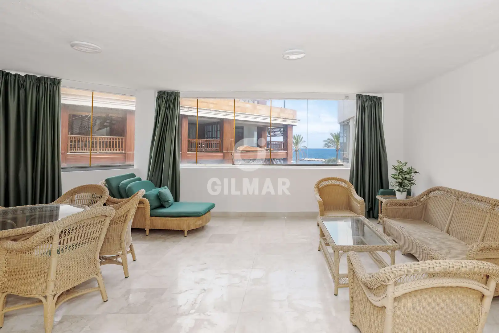 Sala de estar de Apartamento en venta en Marbella con Calefacción, Jardín privado y Trastero