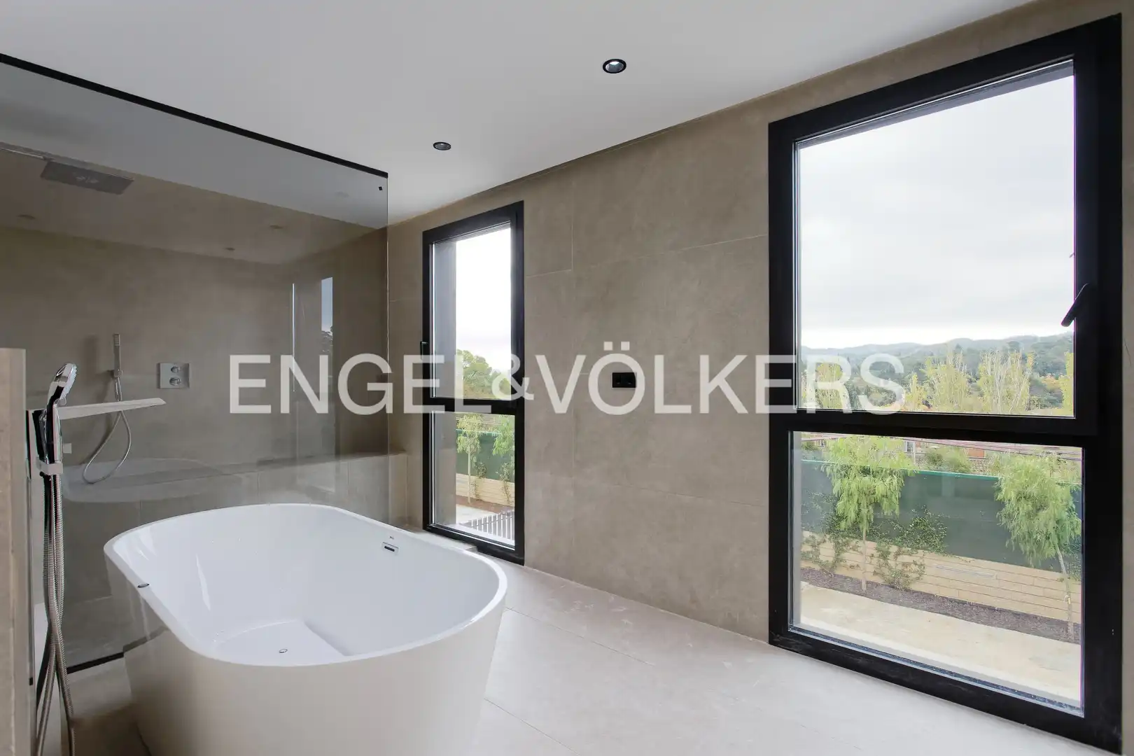 Terrassa de Casa o xalet en venda en Sant Cugat del Vallès amb Aire condicionat, Calefacció i Jardí privat