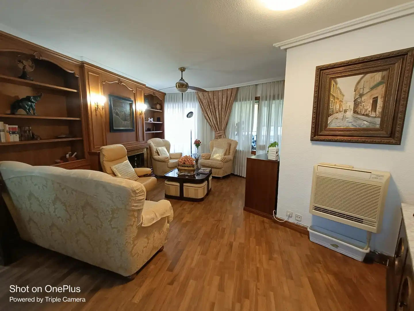 Living room of Flat for rent in Madrid  with Air Conditioner, Heating and Parquet flooring