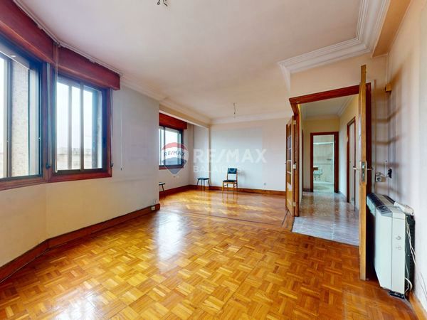Sala d'estar de Pis en venda en Vigo  amb Calefacció, Parquet i Traster