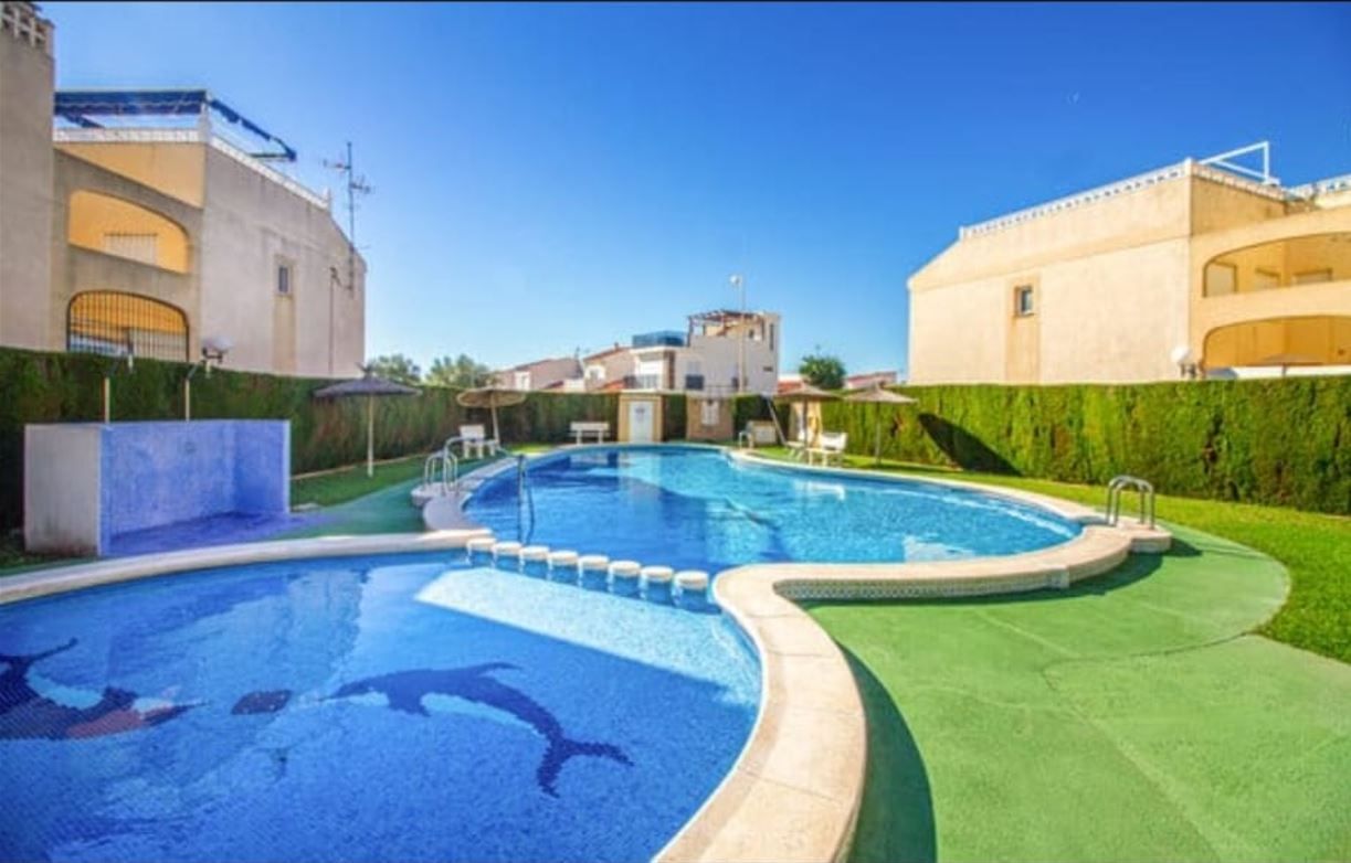 Piscina de Casa o chalet en venta en Torrevieja con Aire acondicionado y Amueblado