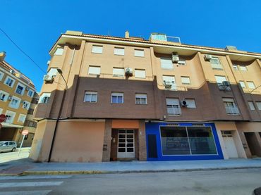 Flat with lift to rent in Almansa