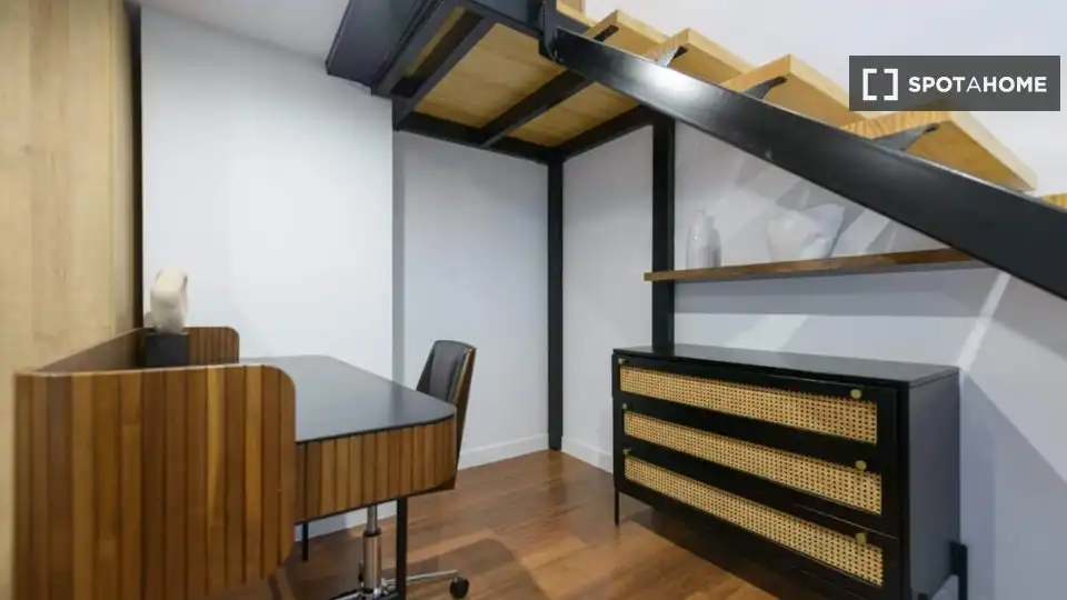 Flat for rent in Madrid  with Air Conditioner, Heating and Furnished