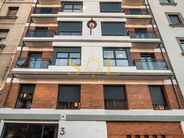 Flat with balcony for sale in Calle Antonio Valbuena 3
