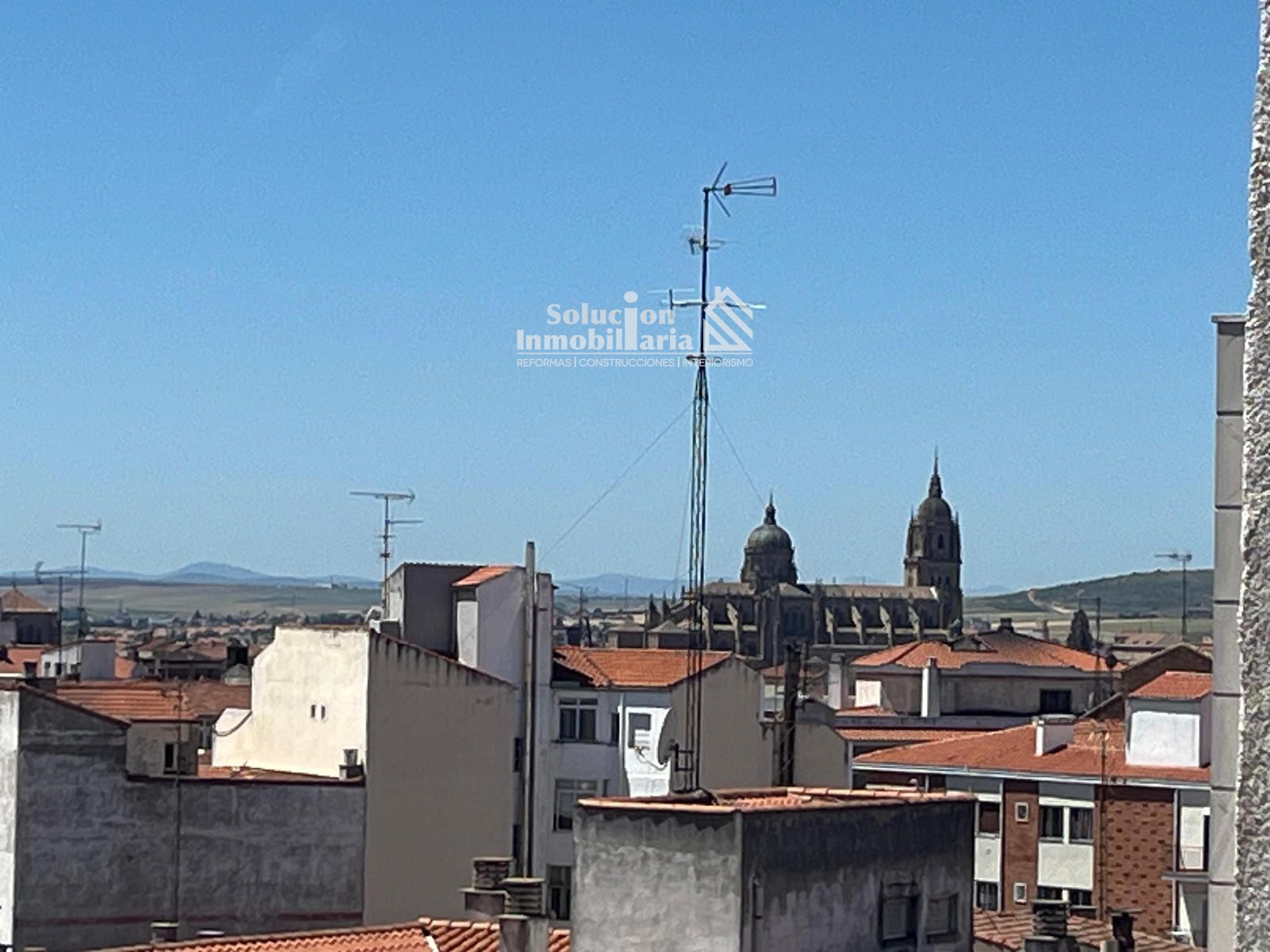 Vista exterior de Piso en venta en Salamanca Capital con Calefacción, Terraza y Horno