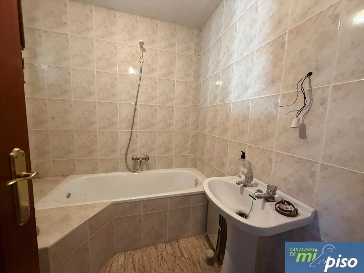 Baño de Casa o chalet en venta en Nava del Rey con Calefacción, Jardín privado y Terraza