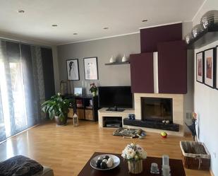 Sala d'estar de Dúplex en venda en Berga amb Terrassa