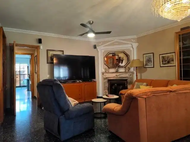 Sala d'estar de Casa adosada en venda en Alaquàs amb Aire condicionat, Terrassa i Traster