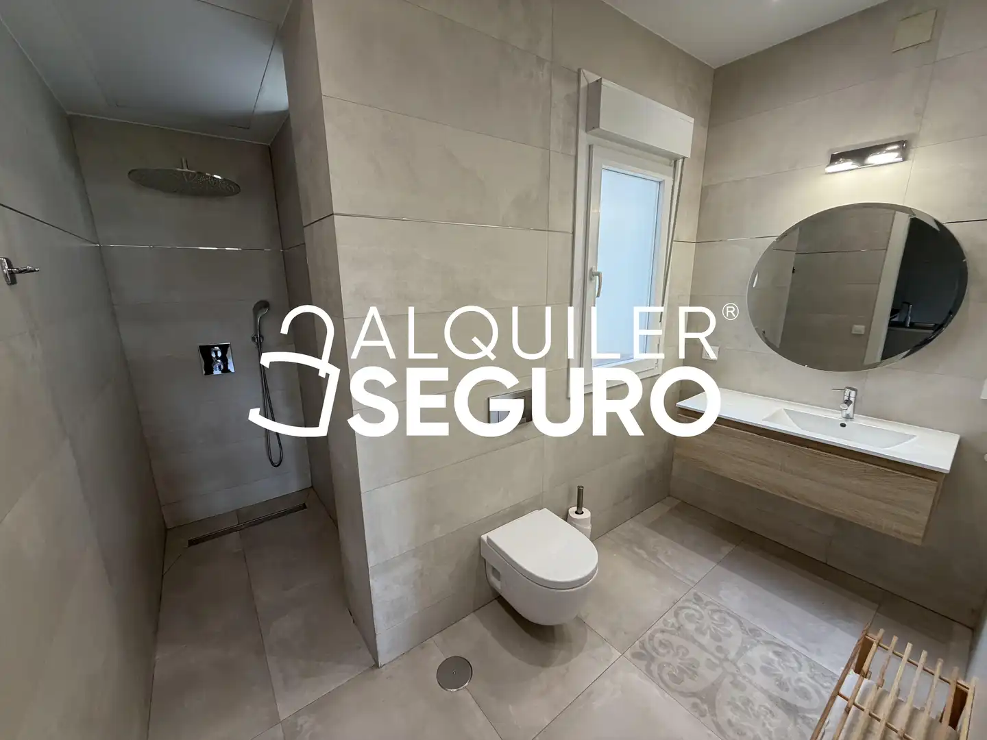 Badezimmer von Wohnung zur Miete in Madrid mit Klimaanlage, Heizung und Möbliert