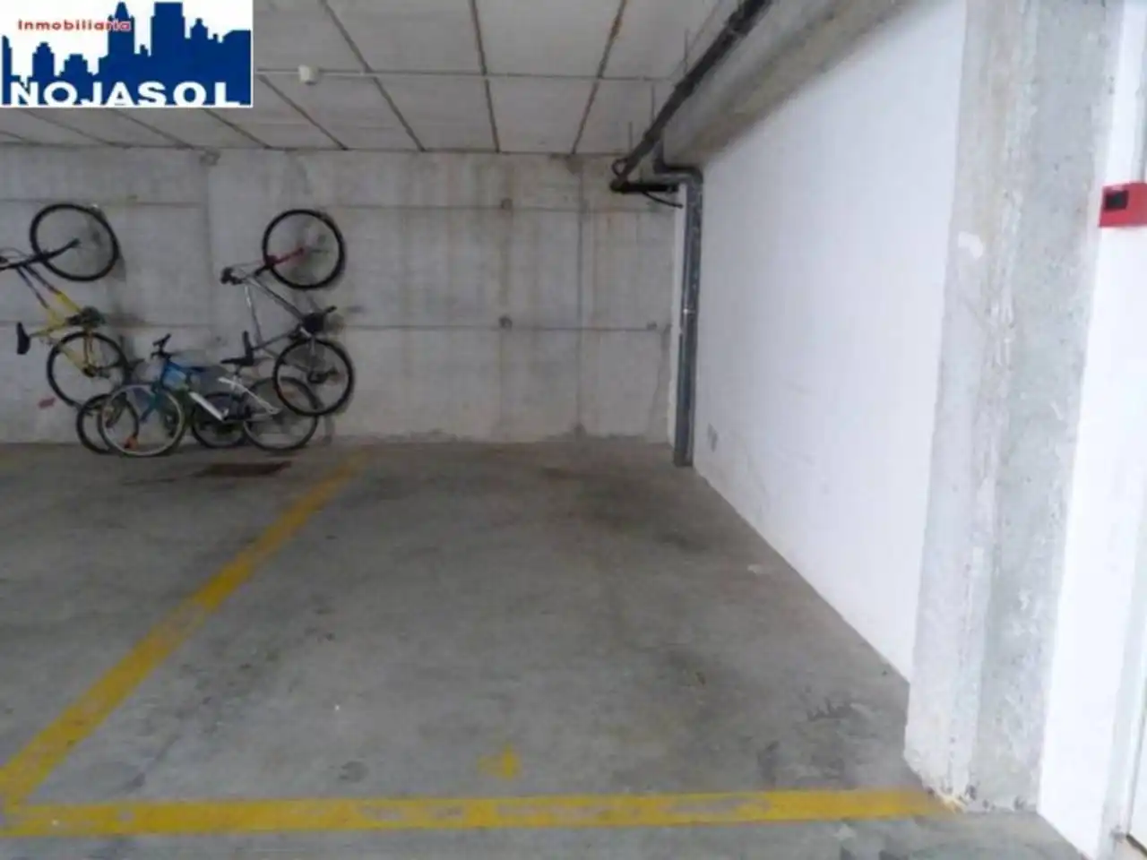 Aparcament de Apartament de lloguer en Arnuero amb Calefacció, Jardí privat i Terrassa