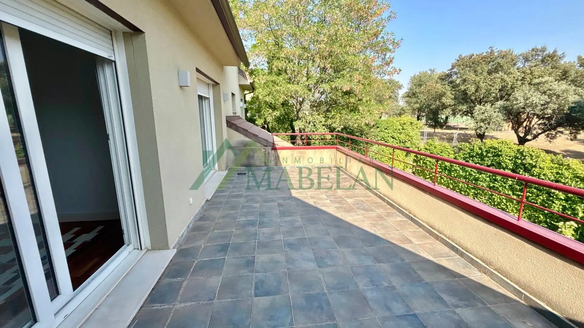 Terrasse von Einfamilien-Reihenhaus zur Miete in Madrid mit Klimaanlage, Privatgarten und Terrasse
