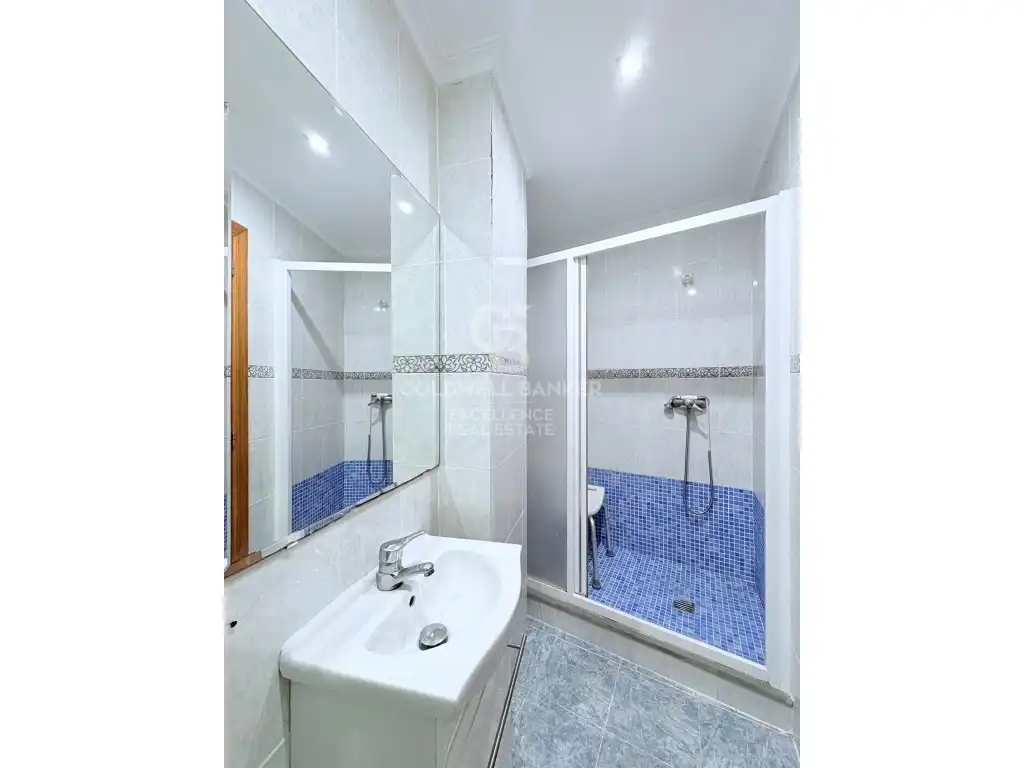 Baño de Piso en venta en Valencia con Aire acondicionado, Terraza y Amueblado