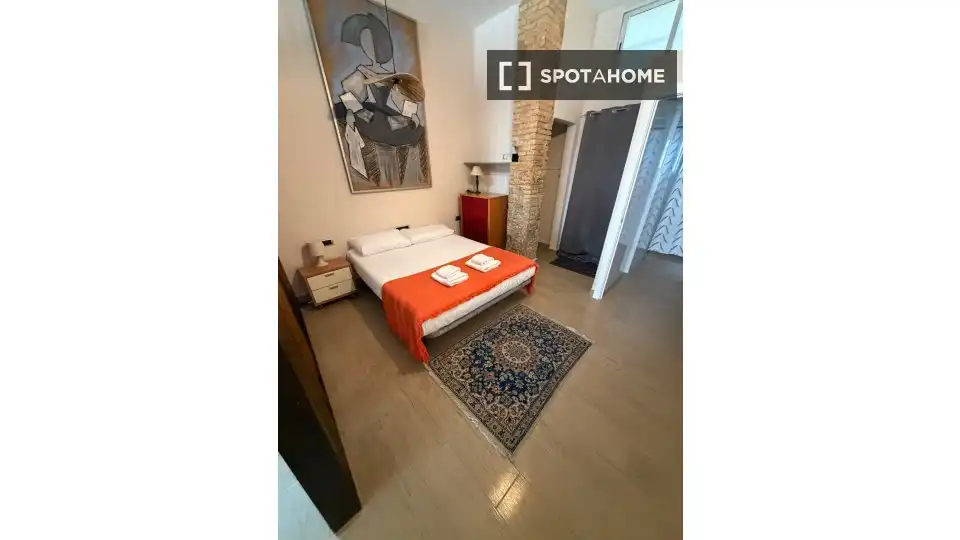 Flat with terrace to rent in Extramurs