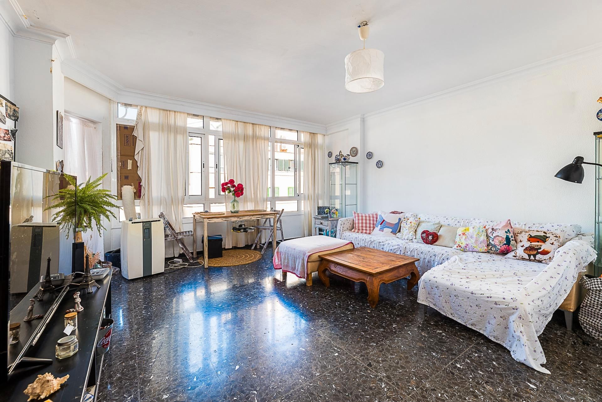 Sala de estar de Piso en venta en  Palma de Mallorca con Horno y Balcón