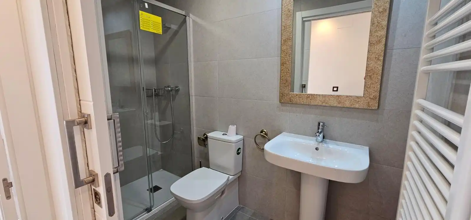 Badezimmer von Wohnungen zur Miete in Badajoz mit Klimaanlage, Heizung und Terrasse