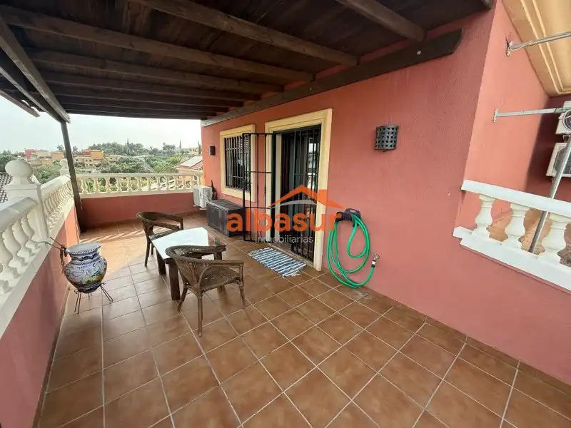 Chalet con piscina en venta en Calle Alcornoque, imagen 2