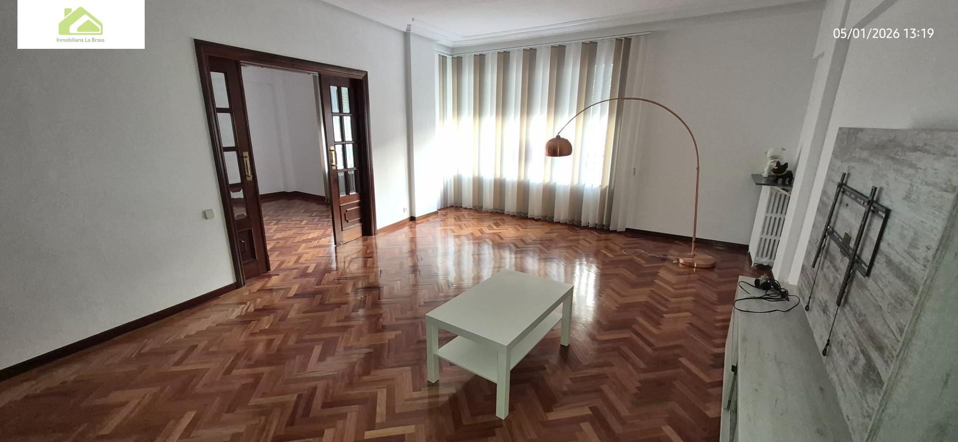 Sala d'estar de Pis de lloguer en Zamora Capital  amb Calefacció i Parquet