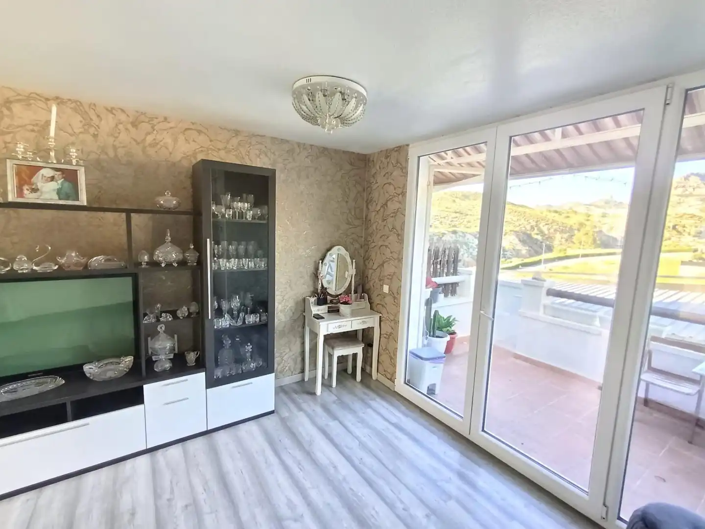 Wohnzimmer von Einfamilien-Reihenhaus zum Verkauf in Petrer mit Klimaanlage, Heizung und Gemeinschaftspool