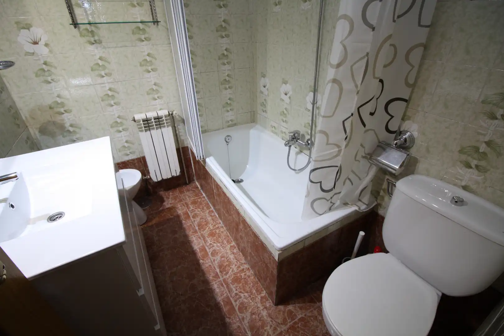 Baño de Piso de alquiler en Valladolid con Amueblado, Lavadora y Microondas