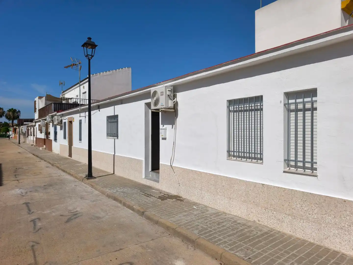 Vista exterior de Casa o xalet en venda en Aljaraque amb Aire condicionat